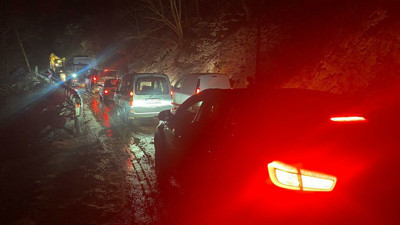 İzmir’de kar nedeniyle mahsur kalan 20 kişi kurtarıldı