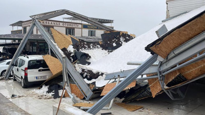 Çatı 23 aracı silindir gibi ezdi