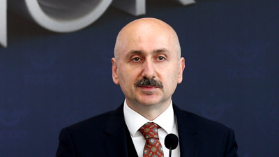 Bakanlar AKP'nin kapattığı Atatürk Havalimanı'na inebildi