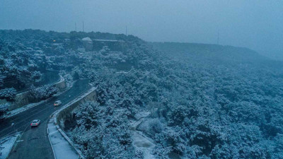 Antalya’ya 29 yıl sonra yağdı. Özçekim yapmak için birbirleriyle yarıştılar