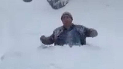 Sakarya'da adamı kar yuttu