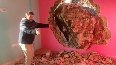 Dev kaya parçası evlerini parçaladı