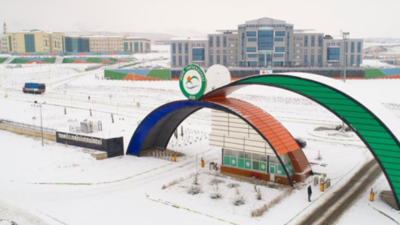 Dekan yardımcısından eşine büyük kıyak