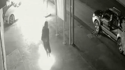 Mersin'i Neron'u önce otomobili sonra kendini yaktı