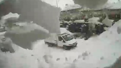 Kar kütlesinden mucize kurtuluş