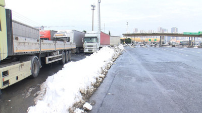 Hadımköy’de TIR’ların ‘kar’ bekleyişi