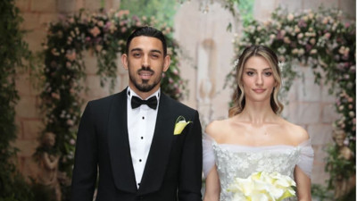 Fenerbahçeli İrfan Can Kahveci'nin eşi Gözde Kahveci taraftarlarla birbirine girdi! Adeta küplere bindi