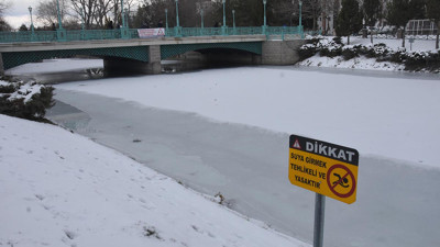 Eskişehir Porsuk Çayı’nda ‘buz’ alarmı! Anons yapılıyor...