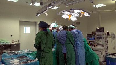 Karaciğeri büyütüldü, hayata tutundu