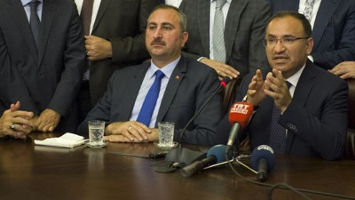 Adalet Bakanı Gül istifa etti, yerine Bekir Bozdağ atandı