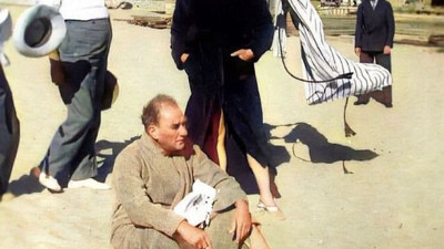 Atatürk'ün denizden çıktıktan sonraki fotoğrafı yıllar sonra ortaya çıktı