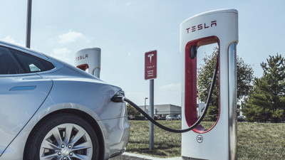 Tesla İzmir'de süper şarj istasyonu kuruyor