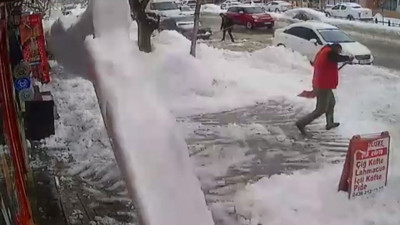 Dev buz sarkıtı az daha canından ediyordu