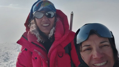 Ayşe ve Semra hemşireler -40 derecede Ağrı Dağı'nda zirve yaptı