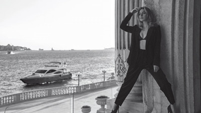 Güzel oyuncu Melis Sezen, yeni pozlar için objektif karşısına geçti