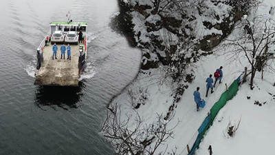 Göl, tepe, karlı yolları aşan ekipler aşı mesaisinde