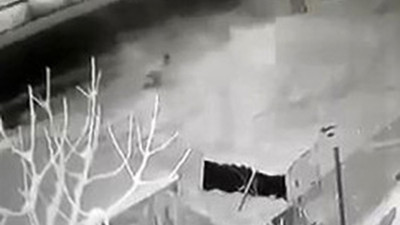 Tren kazasında mucize kurtuluş! Kameralar o anları böyle kaydetti