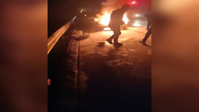 Seyir halindeki otomobil alev topuna döndü!