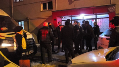 Sinir krizi geçirdi, annesini rehin aldı!