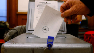 Adamlar o kadar zengin o kadar rahatlar ki... Referandum yaptıkları şeye bakın