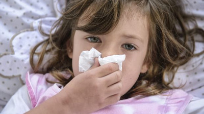 Çocuklar yılda 8 defaya kadar soğuk algınlığı geçirebilir