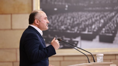 İYİ Partili Erhan Usta’dan yerel gazete çıkışı ‘Gazeteler mağdur oluyor’