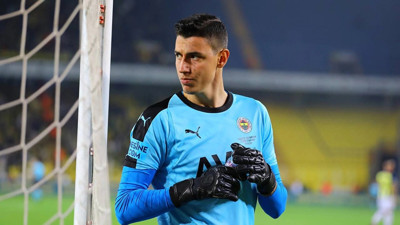 Son yediği goller yüzünden tepki görmüştü. Fenerbahçe'de Berke Özer kararını verdi!