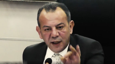 Tanju Özcan Meclis'te çıldırdı. Dilinizi kopartırım