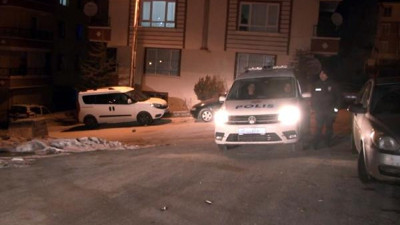 Eski sevgilisinin görüştüğü kişiyi sırtından vurdu