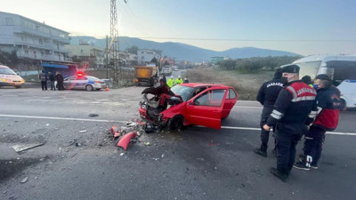 Otomobil, tali yoldan çıkan tıra çarptı: 1 ölü