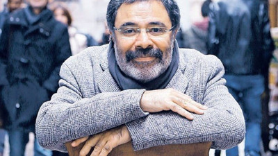 Gaz lambasıyla yemek yedi