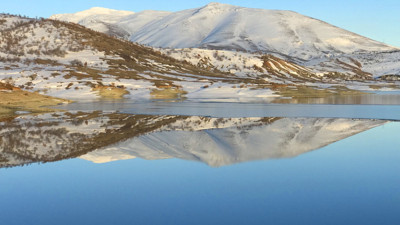 Malatya'da baraj gölünün yüzeyi dondu