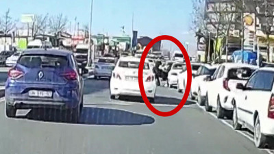 Elektrikli scooter kazası araç kamerasında