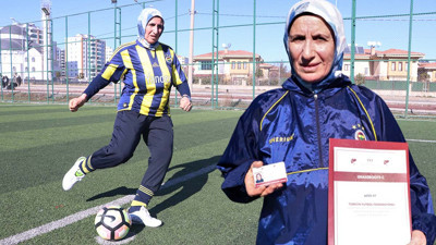 Aşçı Azize’nin futbol aşkı