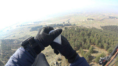 Kuşlar aç kalmasın diye dağları bombaladılar. Özellikle kış aylarında yapıyorlar