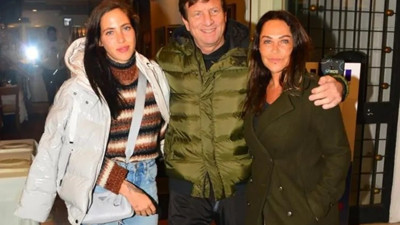 Gel Hülya! Bir aile pozu verelim