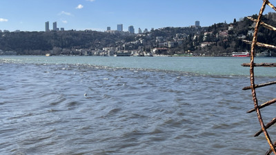 İstanbul Boğazı’nın rengi değişti