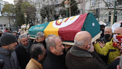 MHP’li Saffet Sancaklı tabut taşırken soyuldu