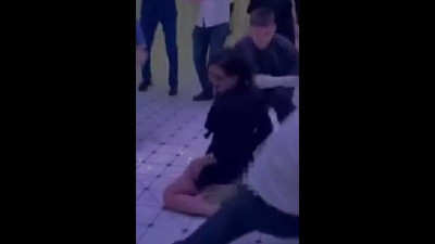 Twerk yapmak isteyen kadının eteği açılınca utandı