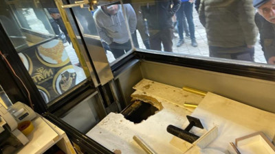 Dere yatağından girdiler altın dolu kasayı boşalttılar