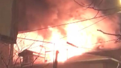 Sobadan çıkan yangın çatı katını küle çevirdi