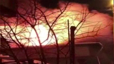 Kömür sobası çatıyı yaktı