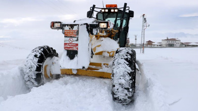 Kar yüzlerce köy yolunu kapattı