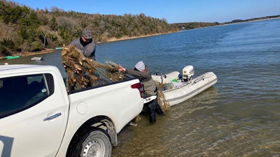 Terkos Gölü'nde kaçak avlanan 1 ton balık tekrar suya bırakıldı