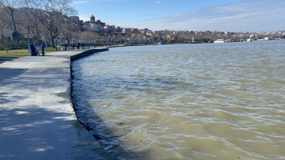 İBB Haliç’teki renk değişikliğinin sebebini açıkladı