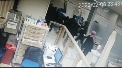 Sağlık çalışanlarını darbeden 2 hasta yakını tutuklandı