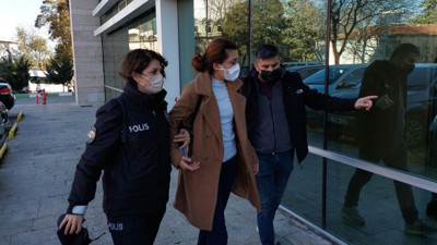 Genç kadın 1 bavul tabancayla yakalandı