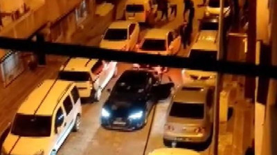 Sultangazi’de iki grup arasında kavga: Araçlarla gelip evlere saldırdılar