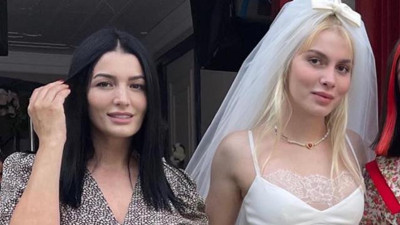 Aleyna Tilki'nin annesi mini etekli pozlarını paylaştı. Sosyal medya karıştı