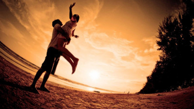 Bebeklikte kurulan bağ, romantik ilişkileri etkiliyor